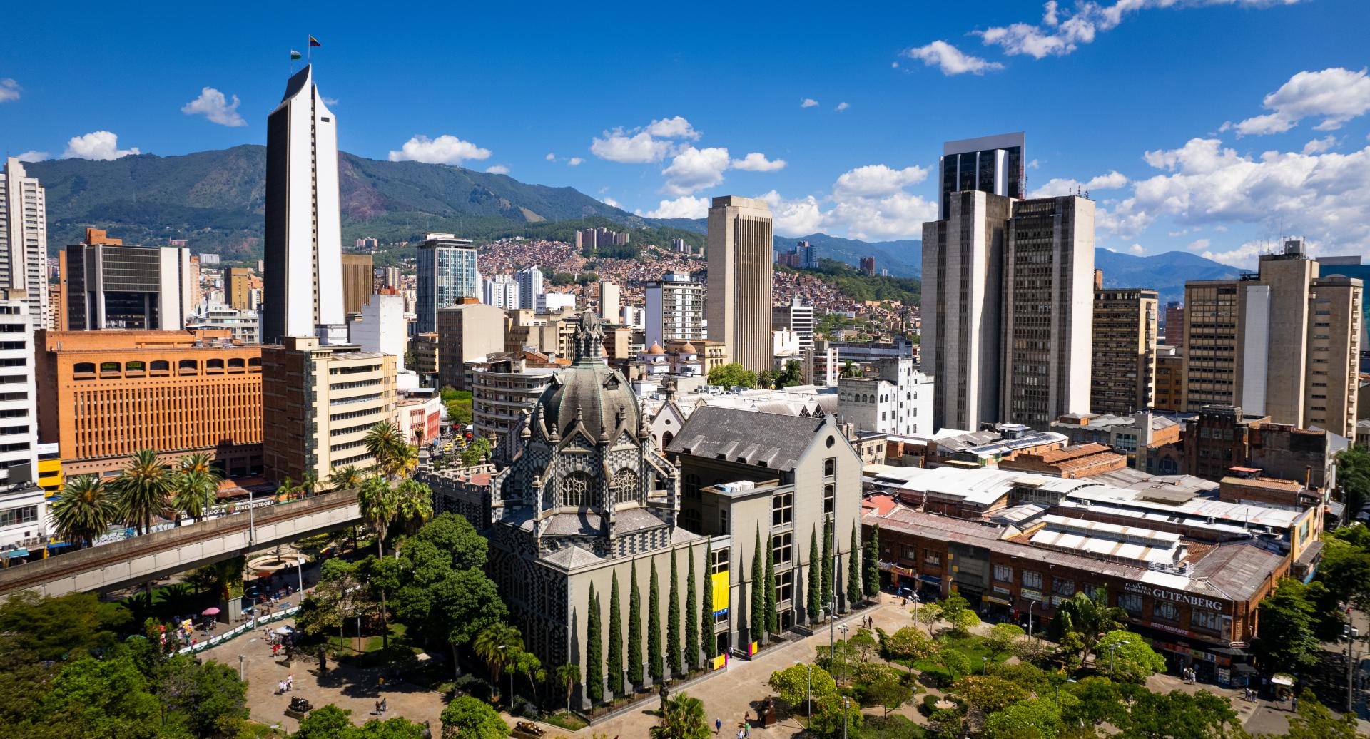 Paquetes de Viaje a Medellín al Mejor Precio | Grupo Jeza